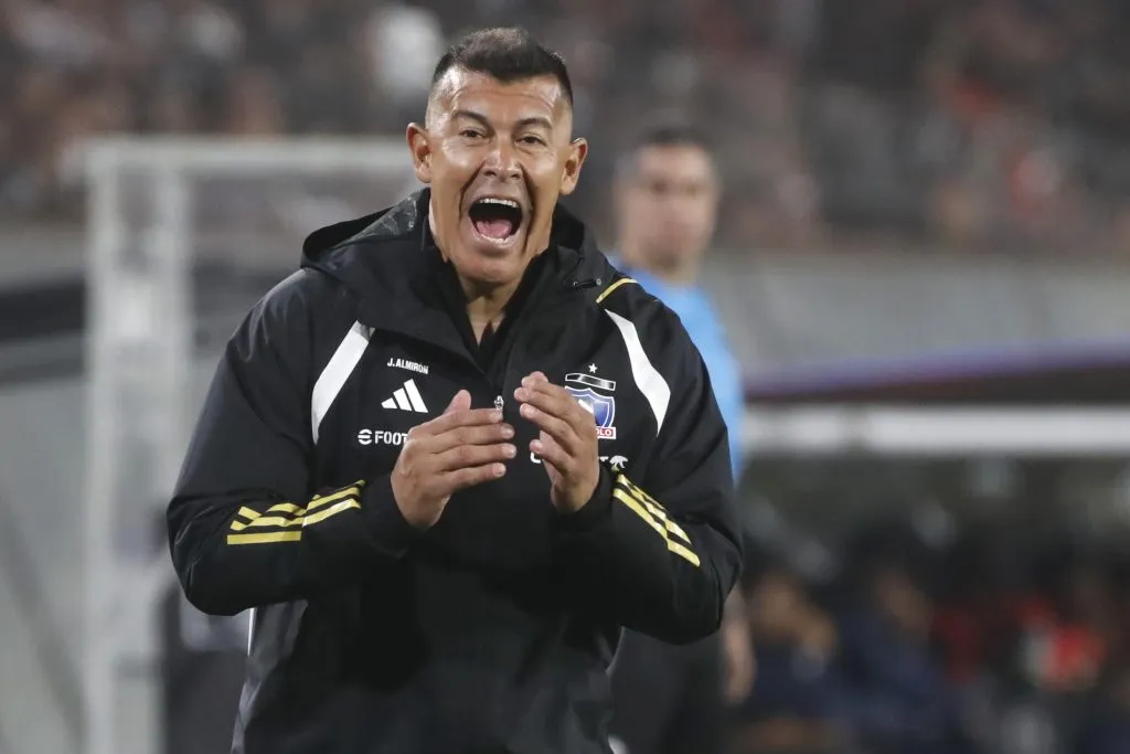 Jorge Almirón en el Monumental frente a Alianza Lima (Jonnathan Oyarzun/Photosport).