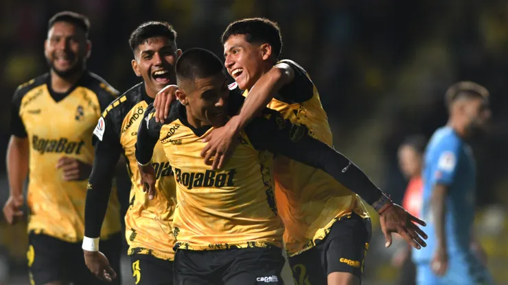 Coquimbo Unido enfrenta a Racing.