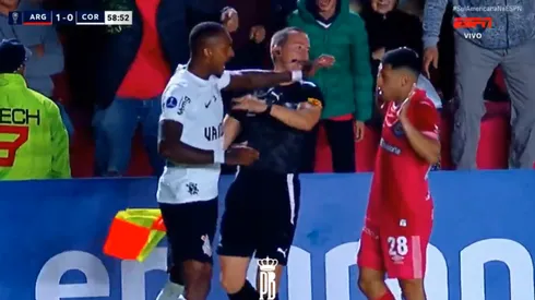 El fuerte golpe contra el juez asistente.