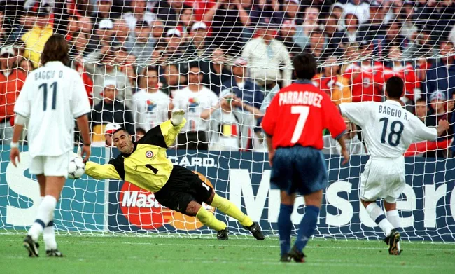 El gol de Codino Baggio ante Chile. (Frankreich Gruppenbild).