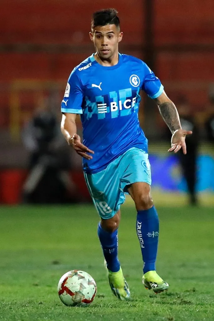 Alexander Aravena dejaría la UC en junio para partir a Europa (Photosport)