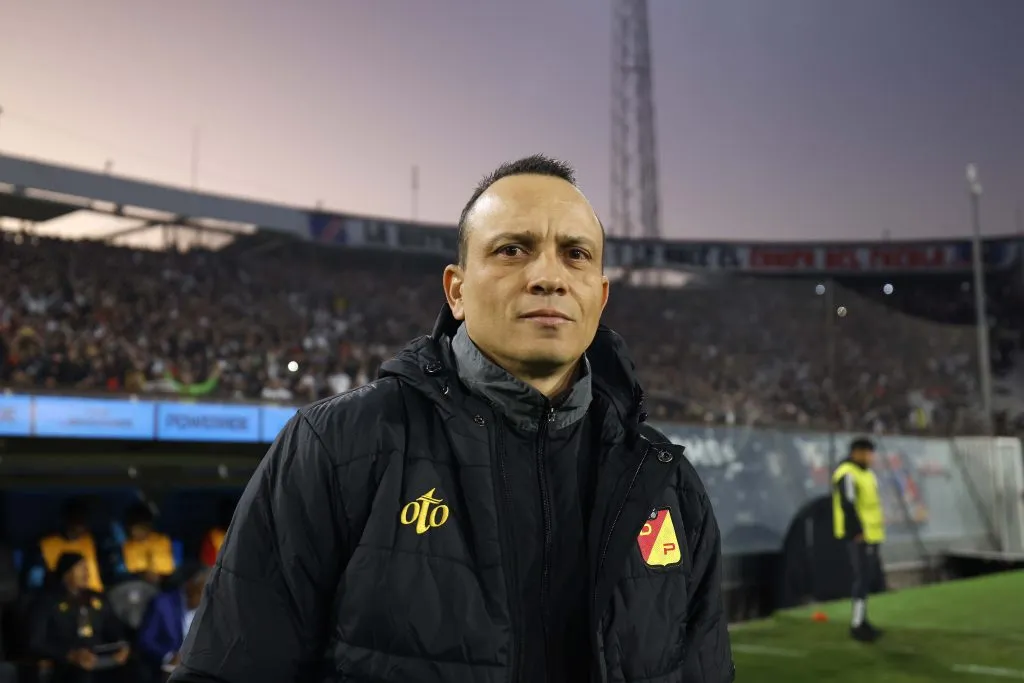 Alejandro Restrepo dirigió en el Monumental en 2023. Foto: Felipe Zanca/Photosport