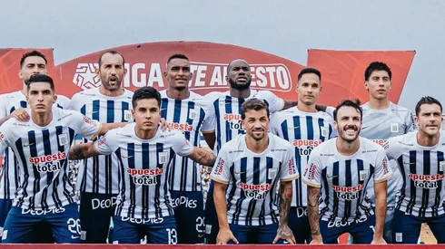 El compañero de Pons, abajo a la derecha de la formación.