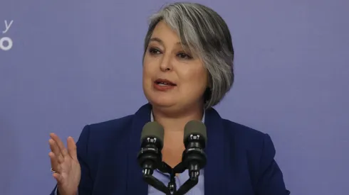 La ministra, Jeanette Jara, comentó porque no beneficia la ley 40 horas a los trabajadores públicos, aunque anunció una importante novedad.