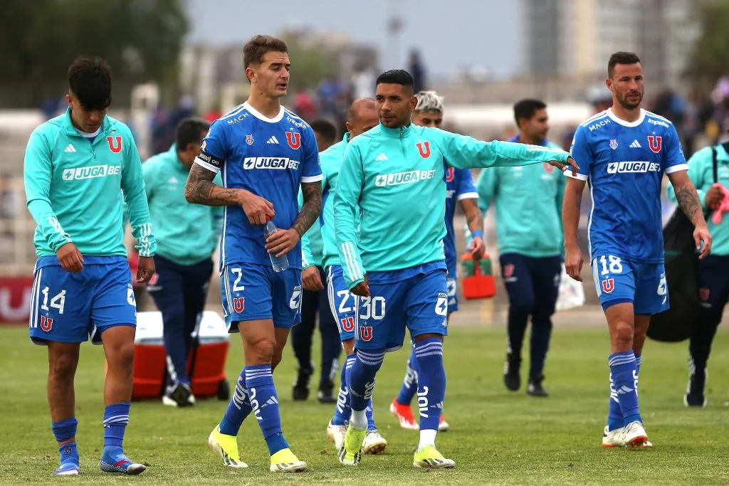 Los azules prueban fórmulas para cerrar los partidos. Foto: Javier Salvo/Photosport