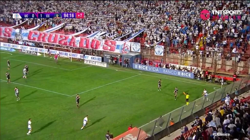 El momento del festejo de un lateral de Palacios.