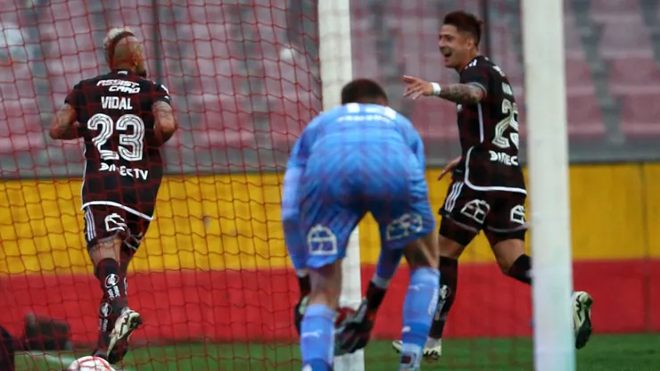 Vidal le anotó a la UC su primer gol en el torneo