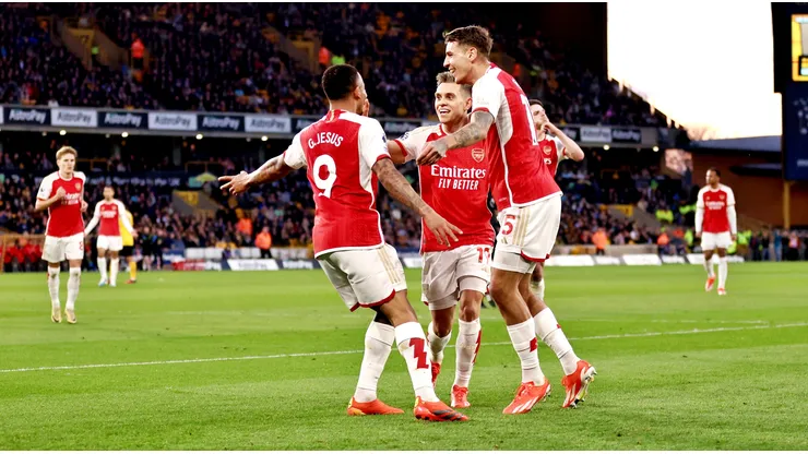 Arsenal es líder a la espera de lo que haga el City. Ojo también que el Liverpool también está en la pelea.