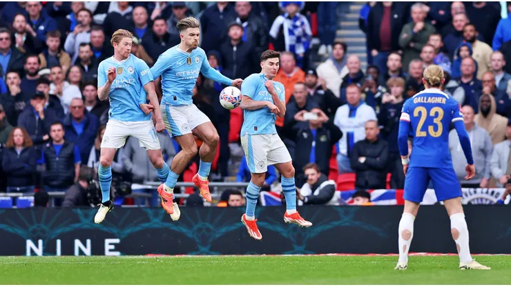 Claramente el balón dio en la mano de Jack Grealish.