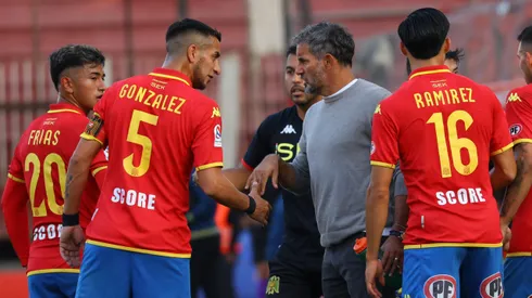 Miguel Ponce da indicaciones en Unión Española.