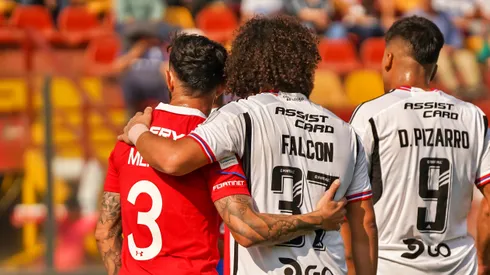 Albos y cruzados jugarán este sábado en el Estadio Santa Laura.