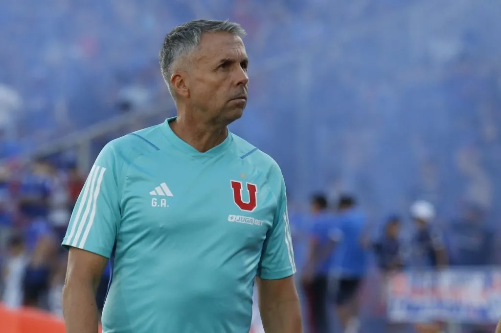 Álvarez y Nunes coinciden en su visión por contar más suplentes. (Dragomir Yankovic/Photosport).