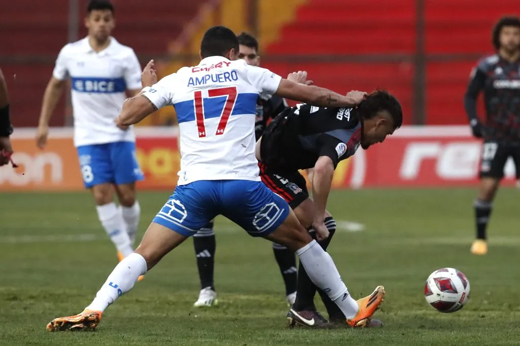 Branco Ampuero marca a Leonardo Gil. ¿Se cruzarán de nuevo en Santa Laura? (Jonnathan Oyarzun/Photosport).
