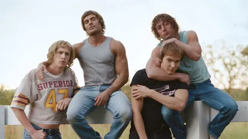 Zac Efron, Harris Dickinson, Stanley Simons y Jeremy Allen White interpretan a los hermanos.