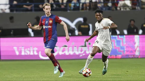 Real Madrid y Barcelona juegan en el Santiago Bernabéu.