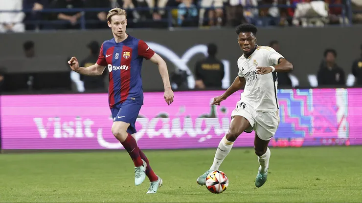 Real Madrid y Barcelona juegan en el Santiago Bernabéu.