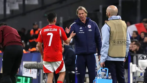 Gareca saluda a Marcelino en el amistoso de Chile ante Francia