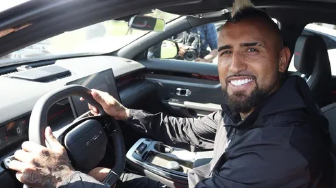 El King en su nueva camioneta de 22 millones.