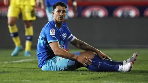 Zampedri en el pasto del Santa Laura, cancha muy criticada por la UC