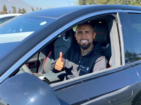 Para meter chala: plantel de Colo Colo recibe lujosos autos de regalo