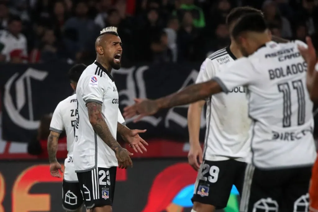 Arturo Vidal muy molesto en el duelo ante Cobreloa. (Jonnathan Oyarzun/Photosport).