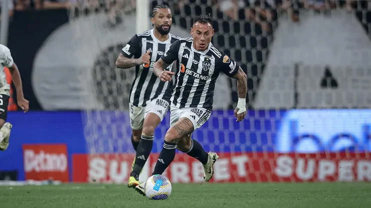 Eduardo Vargas sumó minutos ante Corinthians.
