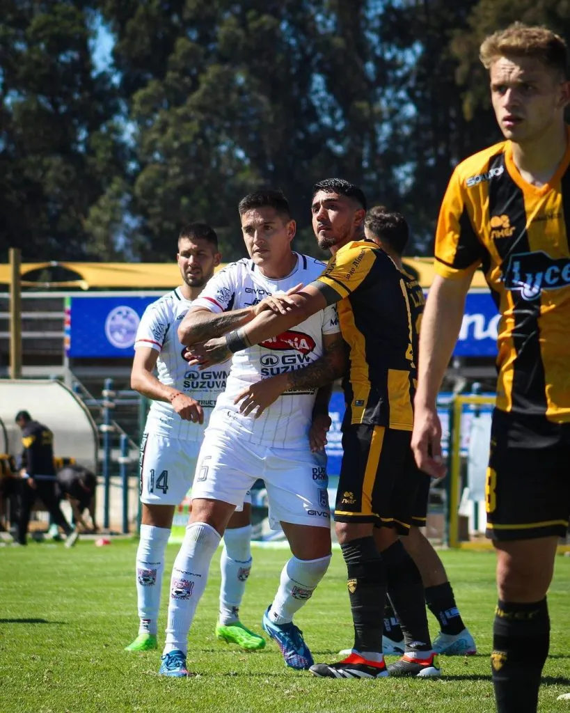 Fernández Vial vive un duro momento. (Foto: Deportes Melipilla).