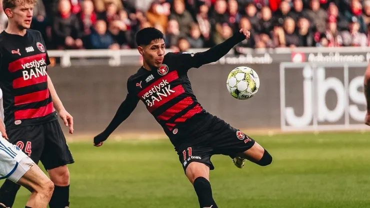 Osorio clavó un golazo de zurda en Dinamarca