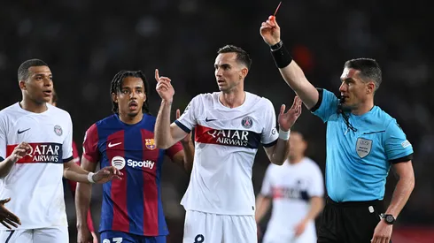 Polémica doble revive al PSG contra Barcelona.