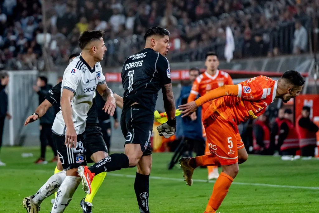Cortés reacciona a la provocación de Rodolfo González. Foto: Guille Salazar