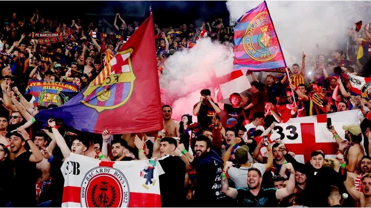 Hinchas del Barcelona muestran la hilacha previo a duelo por Champions League.