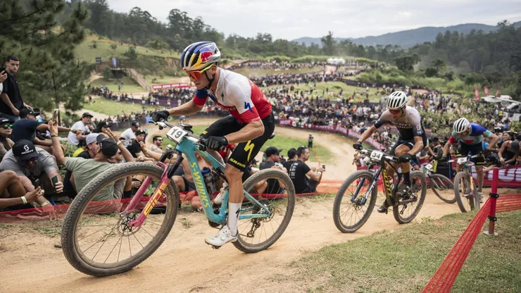 Martín Vidaurre tuvo una brillante jornada en el debut de la Copa del Mundo UCI XCO.
