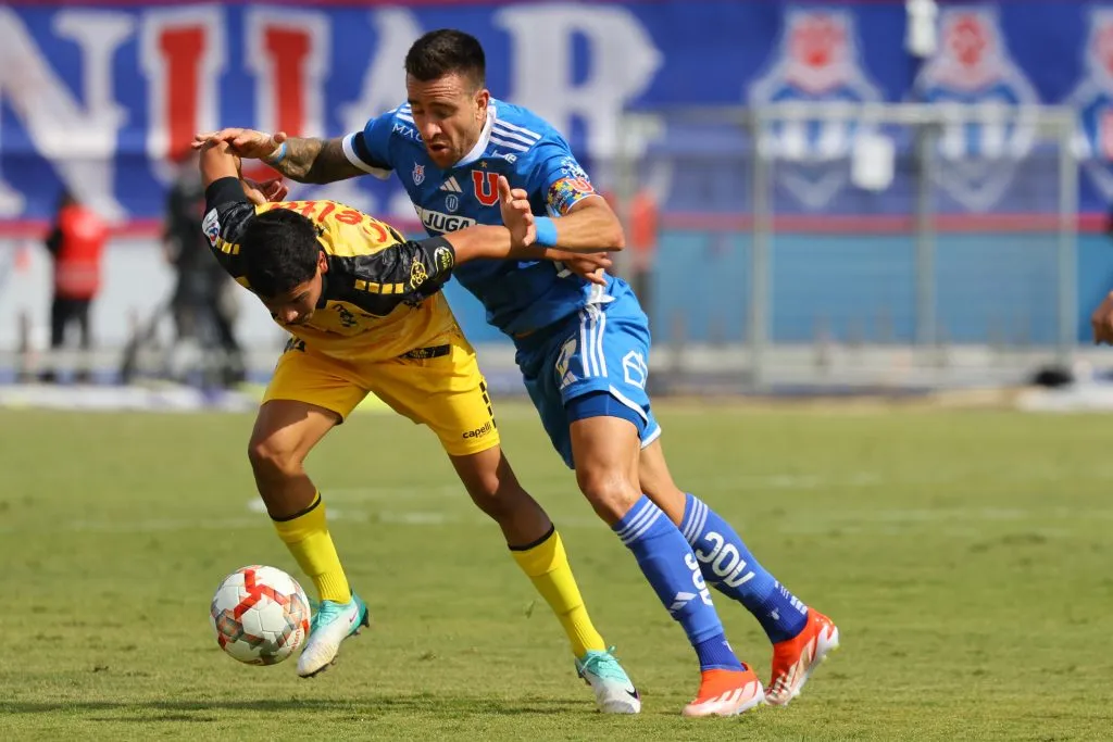 El nacionalizado chileno no tuvo una gran jornada con la U. Foto: Andres Pina/Photosport