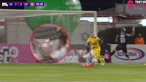 El momento de la polémica en el estadio El Cobre.