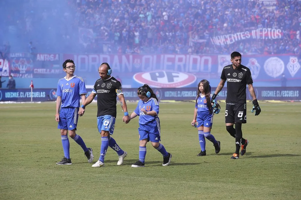 Chelo Díaz volvió a al U para liderar el camarín. Foto: Pepe Alvujar/Photosport