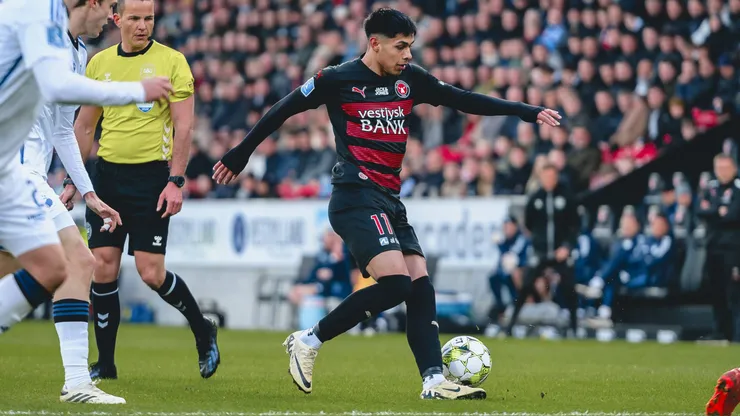 El chileno Darío Osorio se gana todos los elogios en Dinamarca