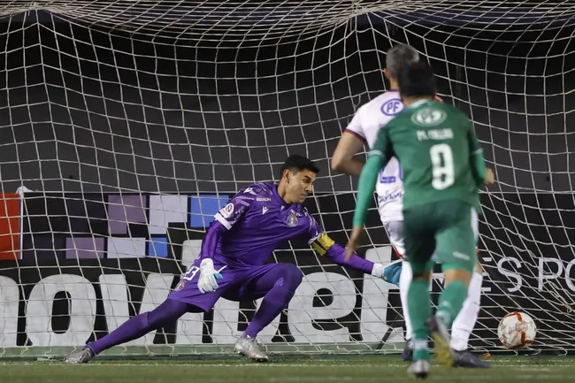 El penal de Gigliotti para el 2-2 ante Audax. (Felipe Zanca/ Photosport).