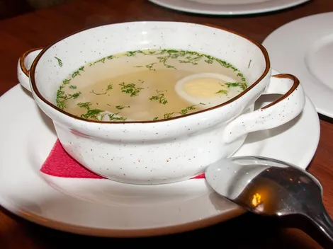 ¿Cómo hacer consomé de pollo?