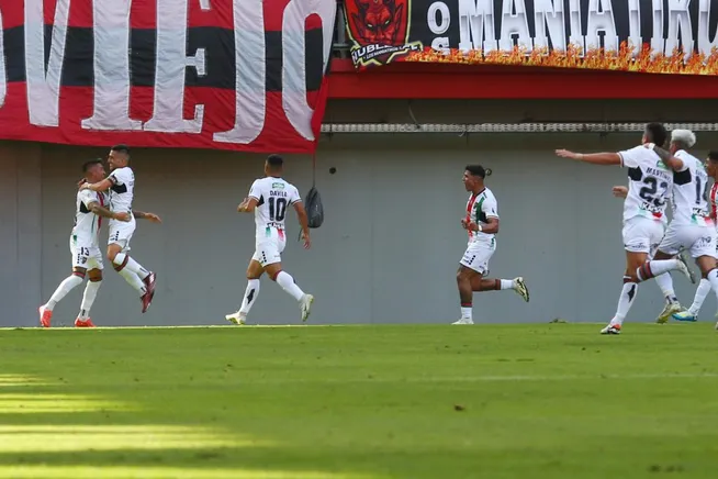 Así celebró el Banana Suárez ante Ñublense. (Mauricio Ulloa/Photosport).