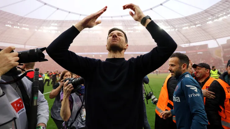 Xabi Alonso lideró al Bayer Leverkusen a su primer título de Bundesliga.