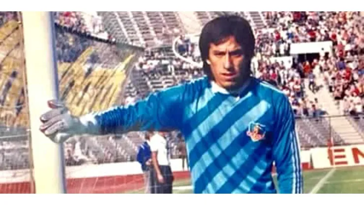 Roberto Rojas con la camiseta de Colo Colo.