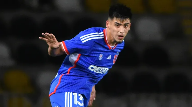 Álvarez chocho con David Retamal, el nuevo defensa titular de la U.