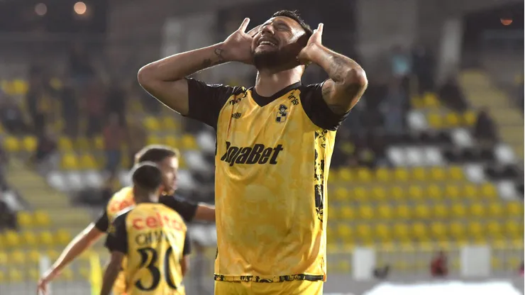 Andrés Chávez celebra su gol por Copa Sudamericana.