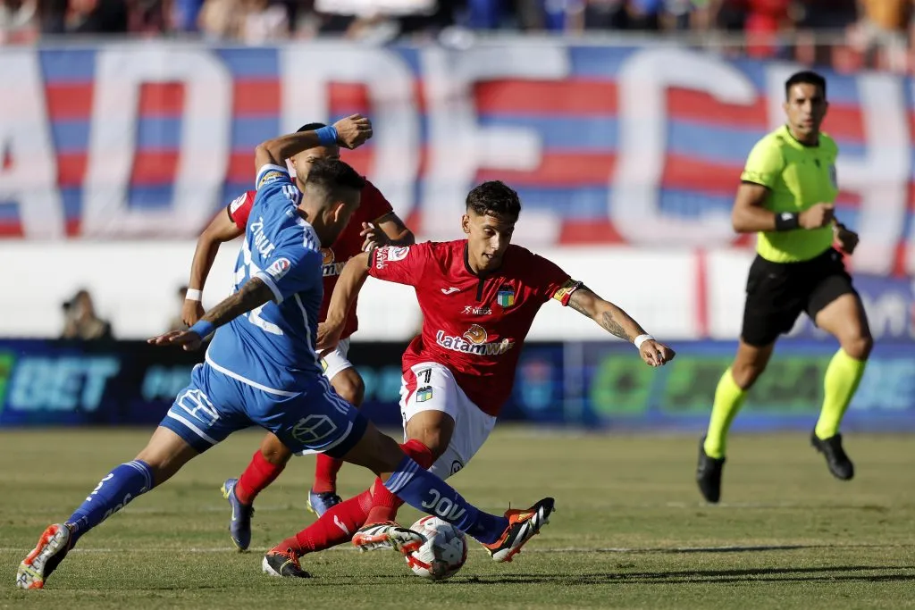 Matías Zaldivia corre riesgo en Universidad de Chile. Foto: Pepe Alvujar/Photosport