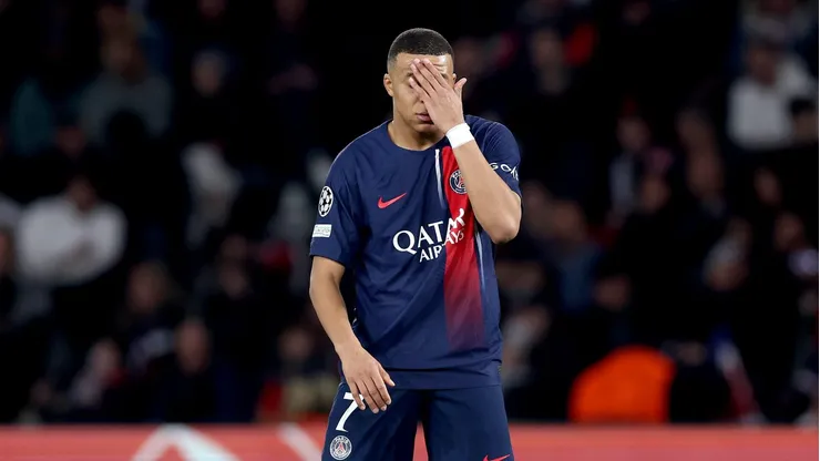 Le llueve sobremojado a Kylian Mbappé.