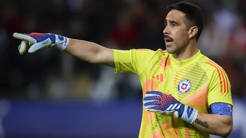 Claudio Bravo baraja el retorno a Colo Colo