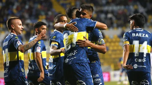 Everton celebrando ante Audax Italiano.
