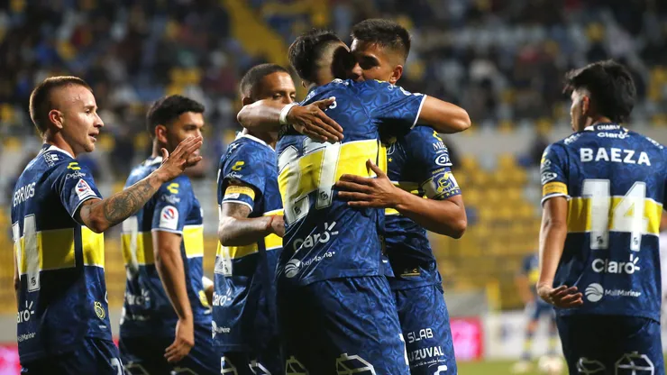 Everton celebrando ante Audax Italiano.