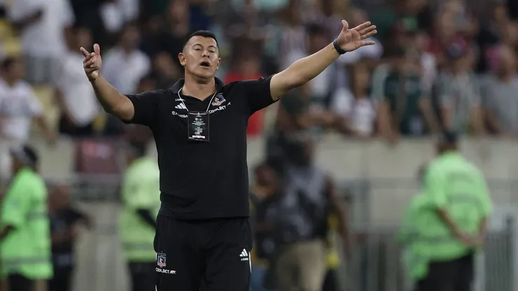 Almirón empieza a tomar decisiones en Colo Colo.