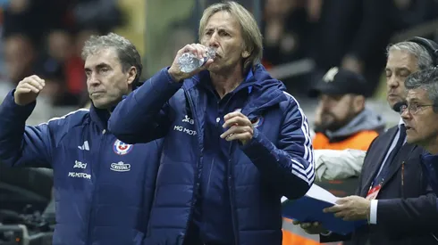 Ricardo Gareca en acción ante Albania.